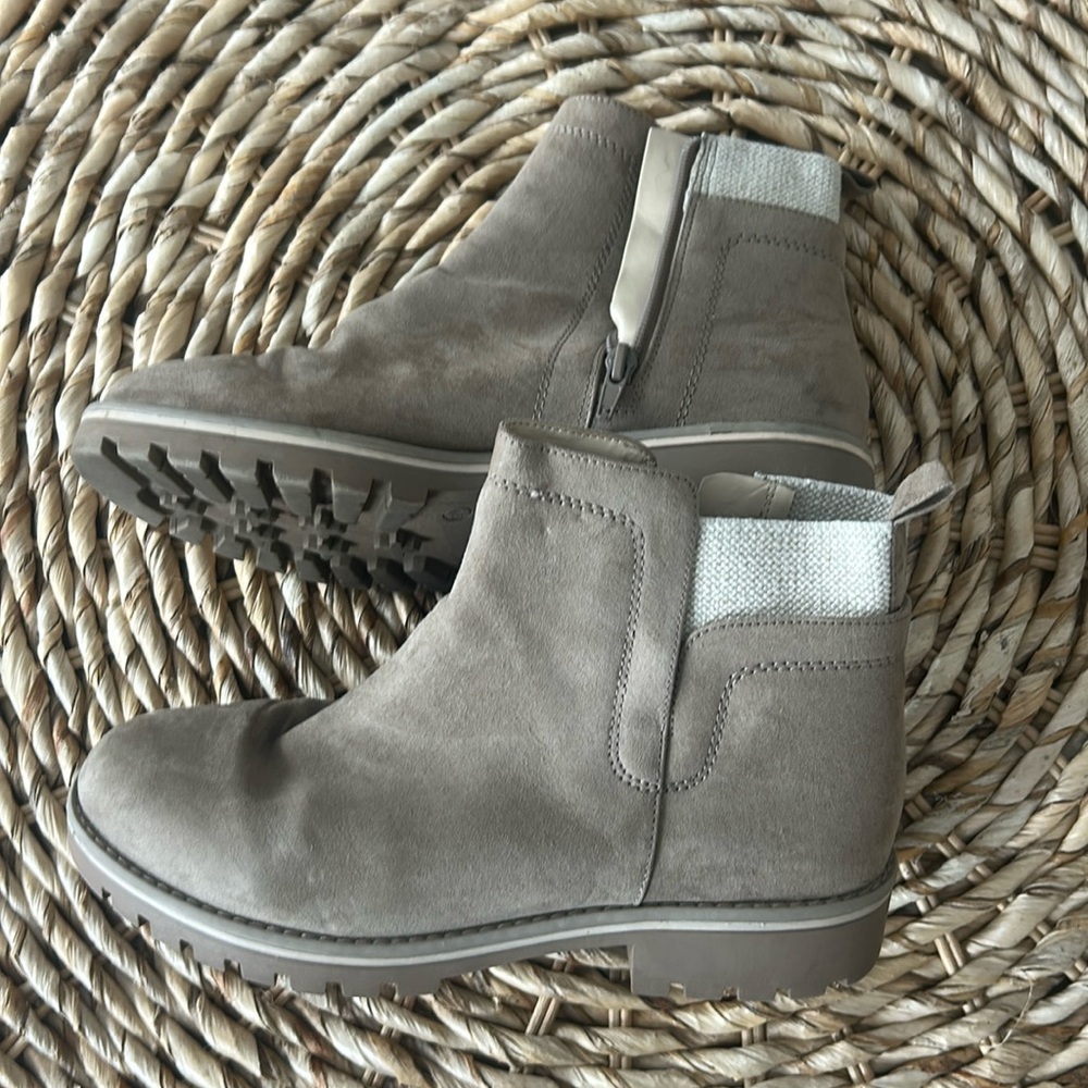 Sole Society women’s size 9 suede ankle booties with zipper